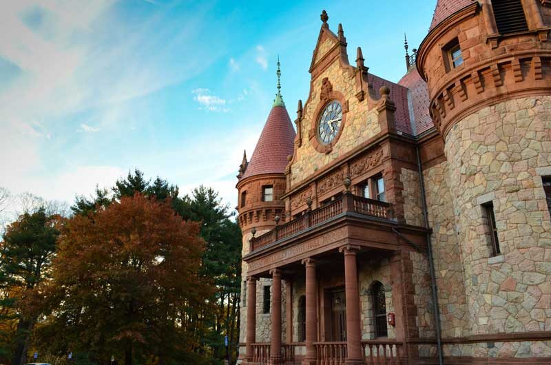 | rolling releaf wellesley marijuana delivery: photo of town hall